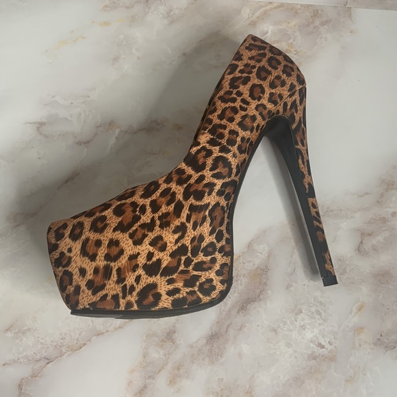 CHEETAH PRINT ‘FOREVER 21’ PLATFORM HEELS!! - Picture 3 of 10